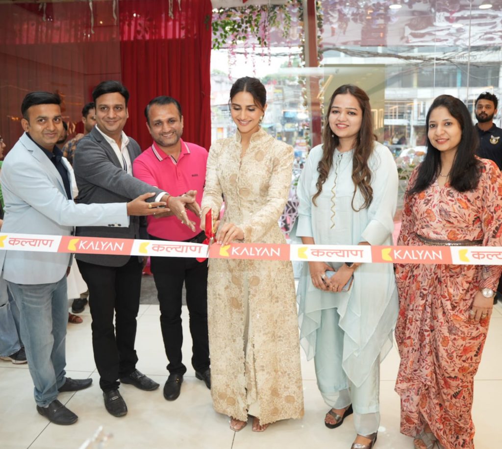 Bollywood star Vaani Kapoor inaugurates new showrooms of Kalyan Jewelers in Bhilai and Bilaspur, Chhattisgarh