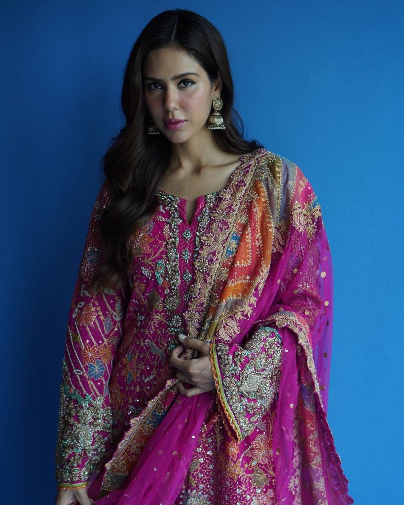 Rakhabandhan Look: If you want to try a new look in Rakshabandhan, then adopt Sonam Bajwa's elegant look and make her your fashion inspiration!